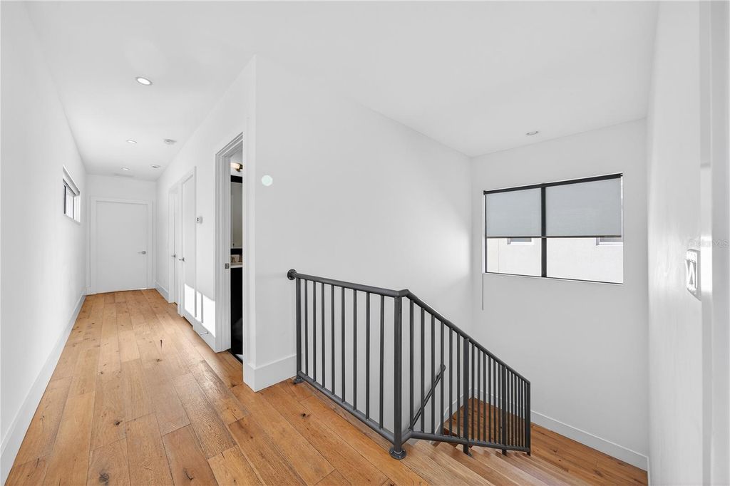 Image 32 of property listing at 911 GOLFVIEW STREET, Orlando, FL 32804