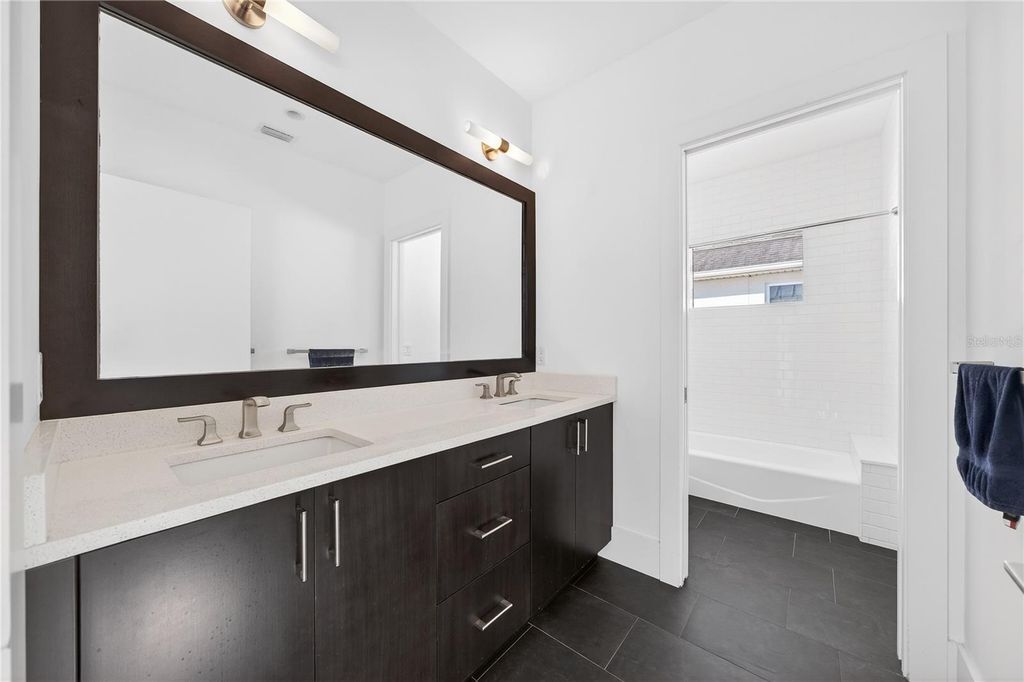 Image 33 of property listing at 911 GOLFVIEW STREET, Orlando, FL 32804