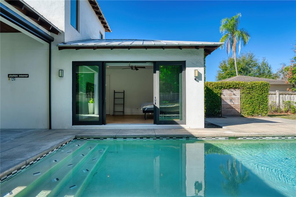 Image 42 of property listing at 911 GOLFVIEW STREET, Orlando, FL 32804