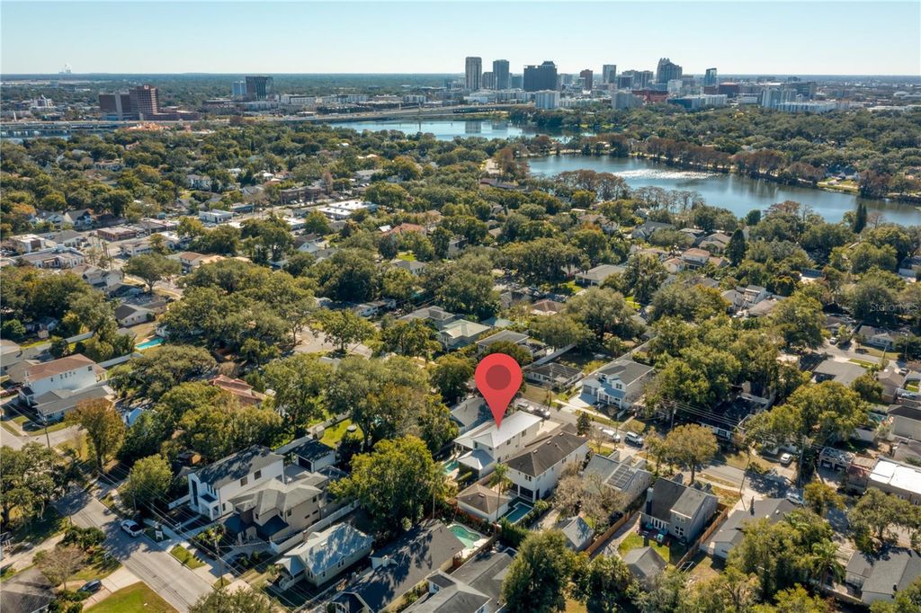 Image 6 of property listing at 911 GOLFVIEW STREET, Orlando, FL 32804