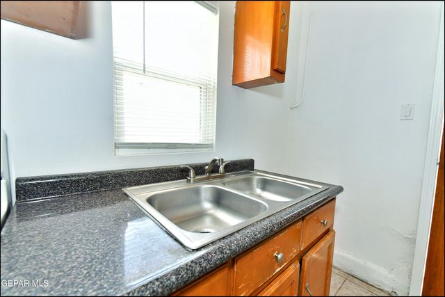 1908 Olive Avenue A, El Paso, TX 79901