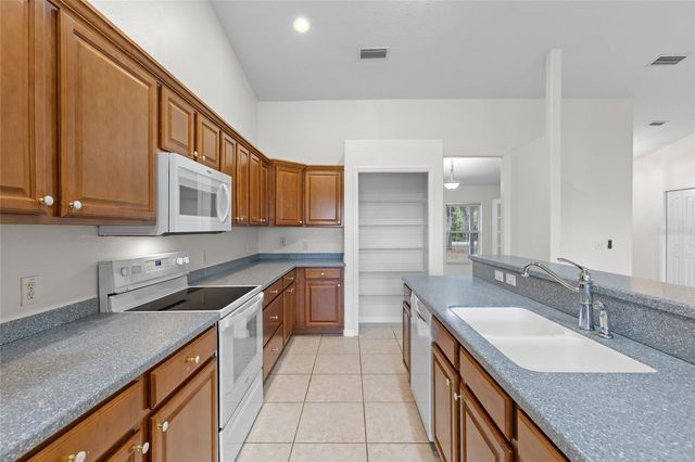 3355 LAKE TOHOPEKALIGA ROAD, St Cloud, FL 34772