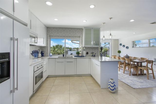 20730 NE 23rd Ave, Miami, FL 33180