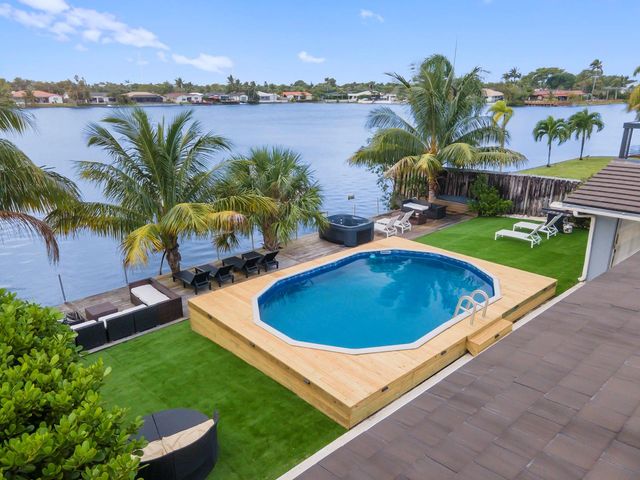 20730 NE 23rd Ave, Miami, FL 33180