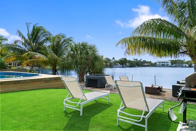 20730 NE 23rd Ave, Miami, FL 33180