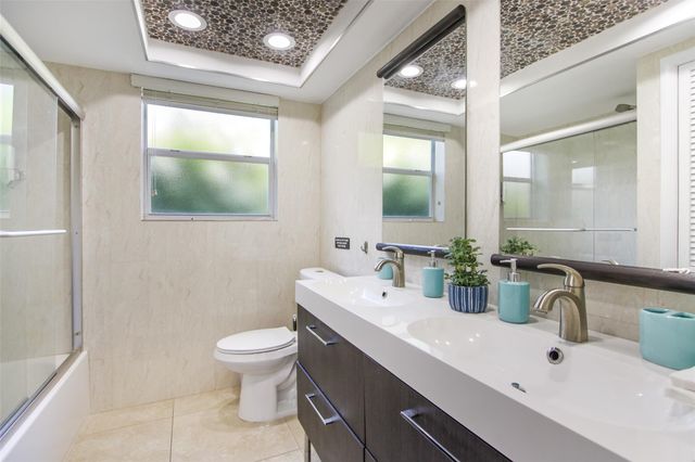 20730 NE 23rd Ave, Miami, FL 33180