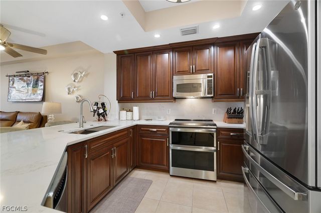 5706 Cape Harbour DR 110, Cape Coral, FL 33914