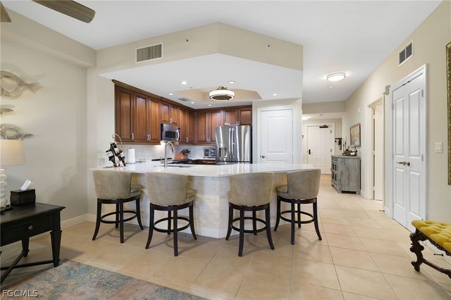 5706 Cape Harbour DR 110, Cape Coral, FL 33914