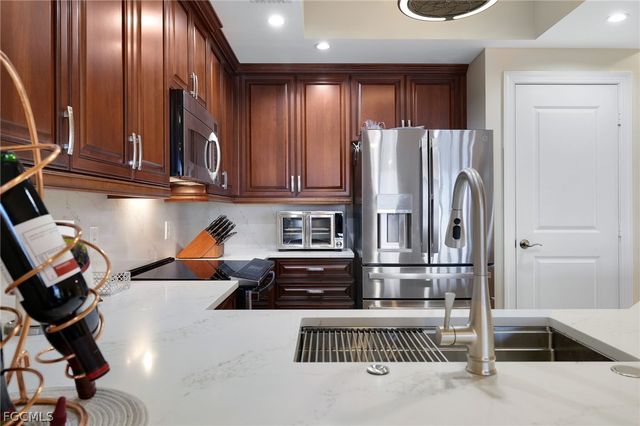 5706 Cape Harbour DR 110, Cape Coral, FL 33914