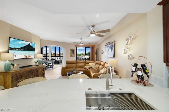 5706 Cape Harbour DR 110, Cape Coral, FL 33914