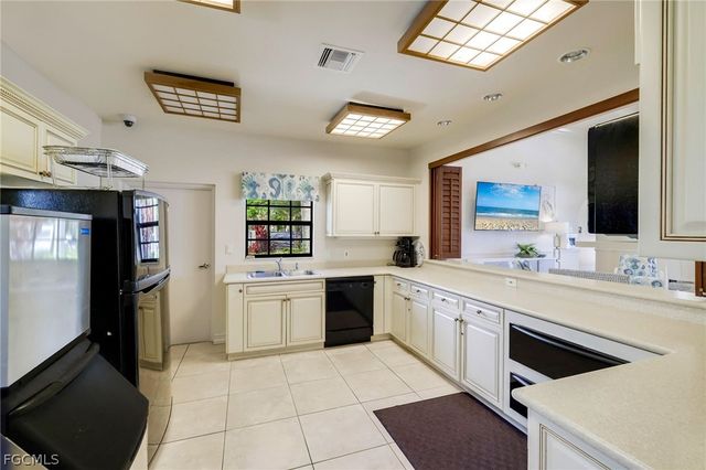 5706 Cape Harbour DR 110, Cape Coral, FL 33914