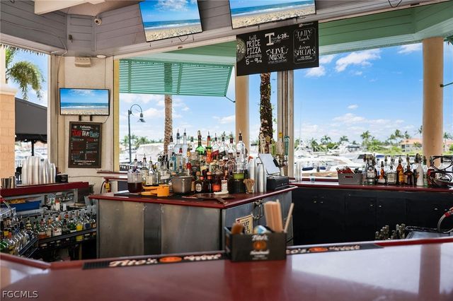 5706 Cape Harbour DR 110, Cape Coral, FL 33914