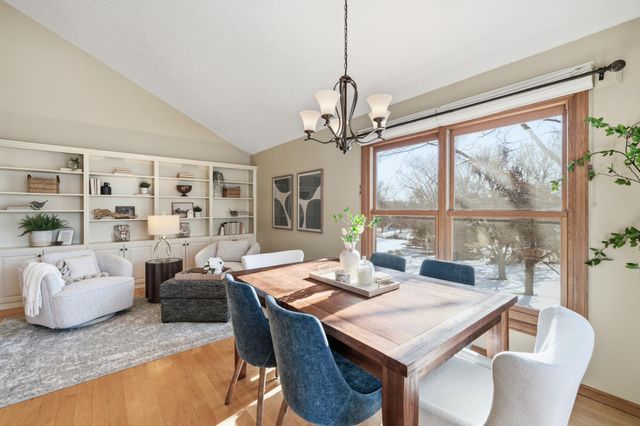 185 Cascade Court, Chanhassen, MN 55317