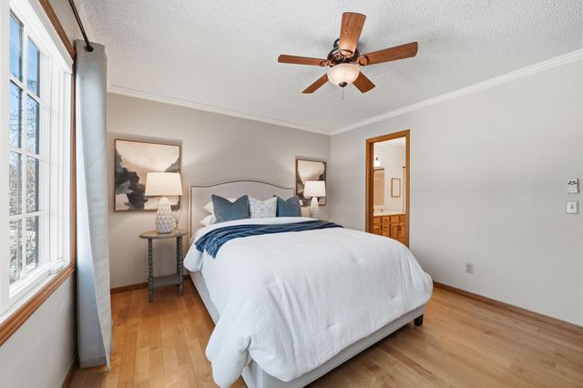 185 Cascade Court, Chanhassen, MN 55317