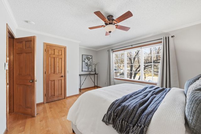 185 Cascade Court, Chanhassen, MN 55317