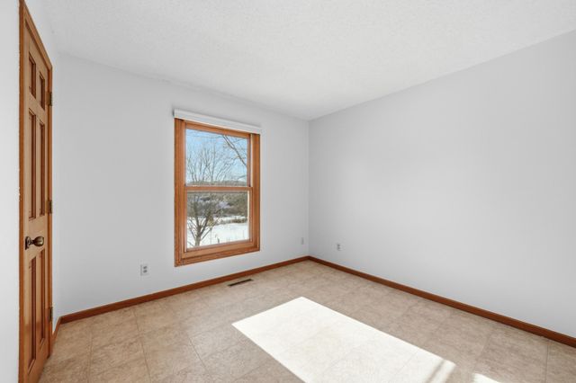 185 Cascade Court, Chanhassen, MN 55317