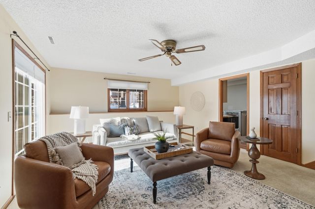 185 Cascade Court, Chanhassen, MN 55317