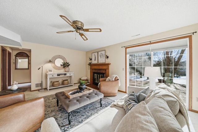 185 Cascade Court, Chanhassen, MN 55317