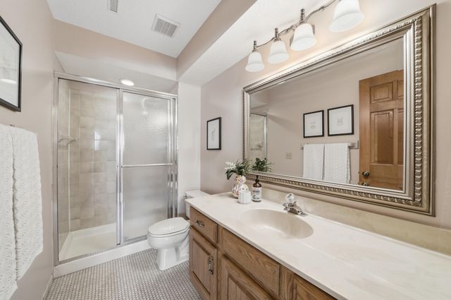 185 Cascade Court, Chanhassen, MN 55317