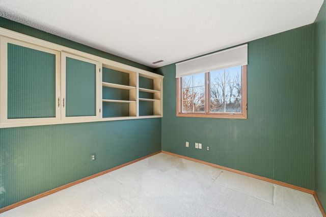 185 Cascade Court, Chanhassen, MN 55317