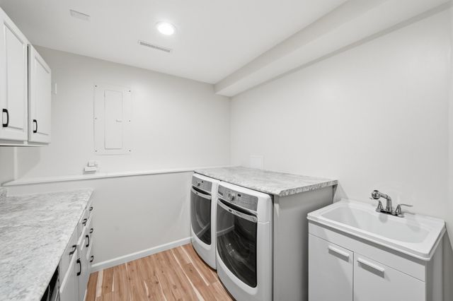 185 Cascade Court, Chanhassen, MN 55317