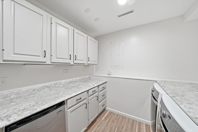 185 Cascade Court, Chanhassen, MN 55317