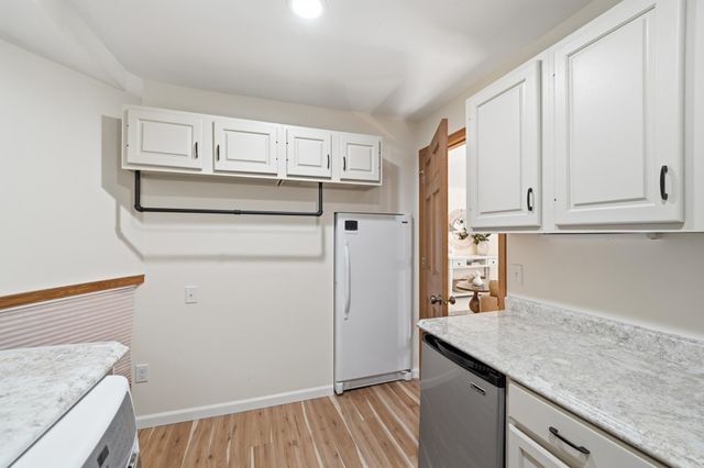 185 Cascade Court, Chanhassen, MN 55317