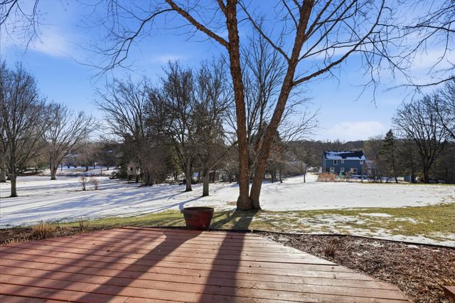 185 Cascade Court, Chanhassen, MN 55317