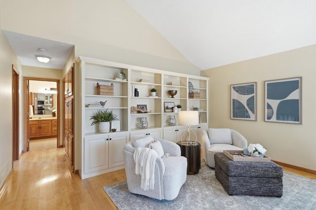 185 Cascade Court, Chanhassen, MN 55317