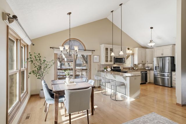 185 Cascade Court, Chanhassen, MN 55317