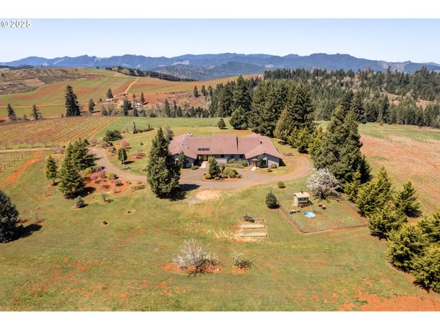 1488 RED HILL Rd, Oakland, OR 97462