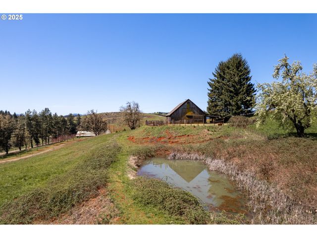 1488 RED HILL Rd, Oakland, OR 97462