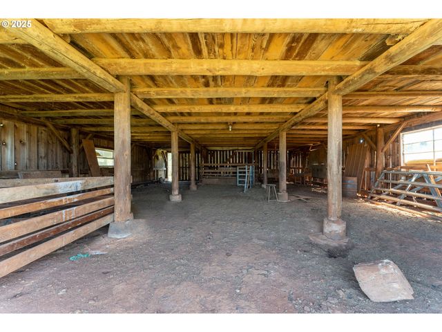 1488 RED HILL Rd, Oakland, OR 97462