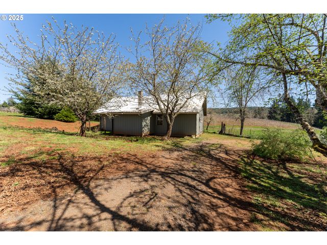 1488 RED HILL Rd, Oakland, OR 97462