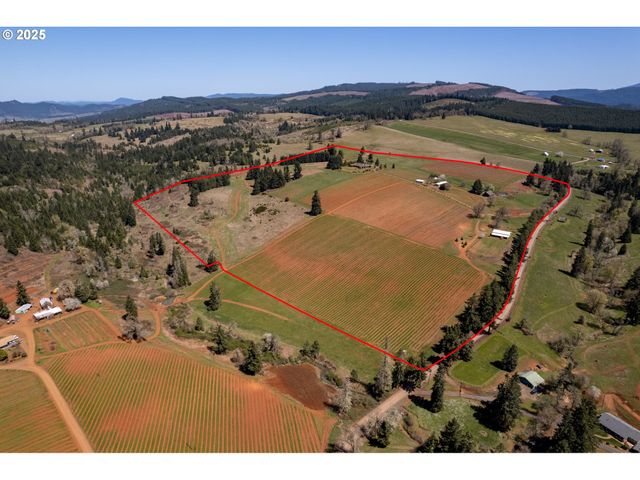 1488 RED HILL Rd, Oakland, OR 97462