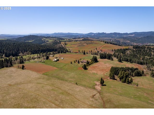 1488 RED HILL Rd, Oakland, OR 97462