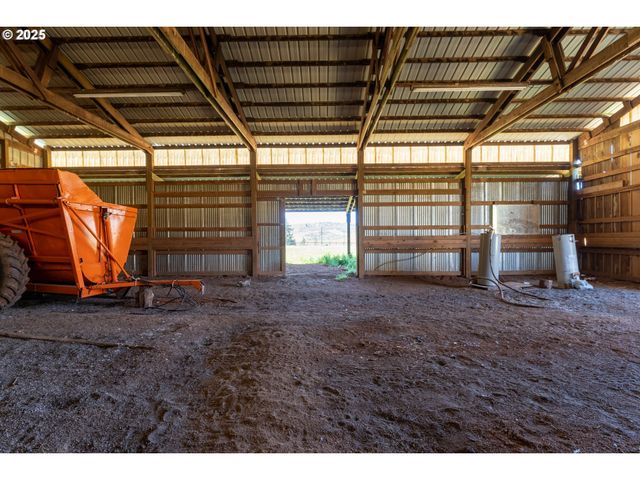 1488 RED HILL Rd, Oakland, OR 97462