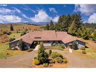1488 RED HILL Rd, Oakland, OR 97462