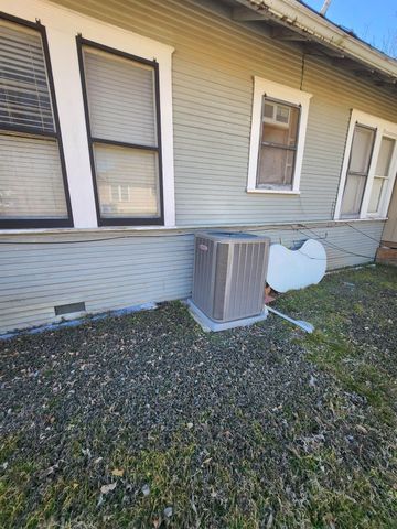 502 W 4th ST, Taylor, TX 76574