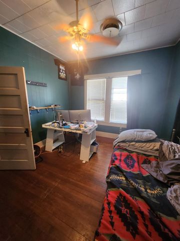 502 W 4th ST, Taylor, TX 76574