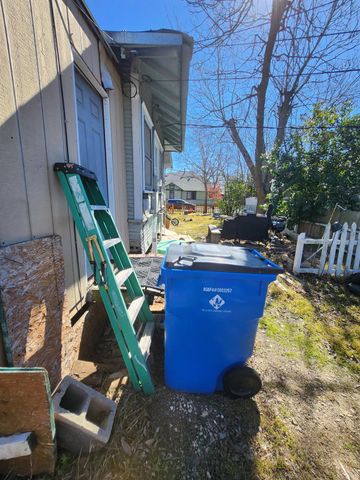 502 W 4th ST, Taylor, TX 76574