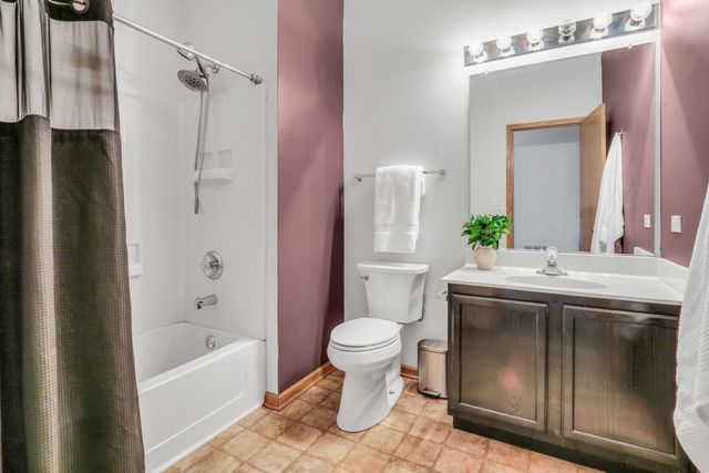 1491 W Sedgewood Court, Round Lake, IL 60073