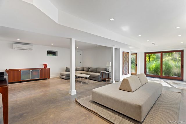 21 Black Spring Road, Pound Ridge, NY 10576