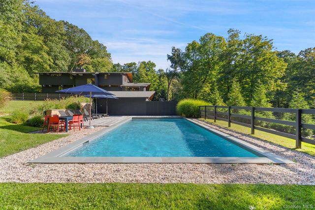 21 Black Spring Road, Pound Ridge, NY 10576