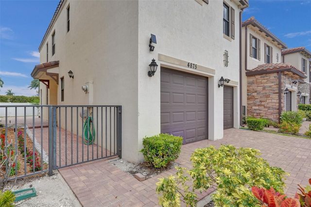 4875 NW 55th Place, Tamarac, FL 33319