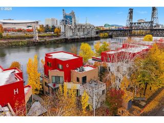 820 Nw NAITO Pkwy, Portland, OR 97209