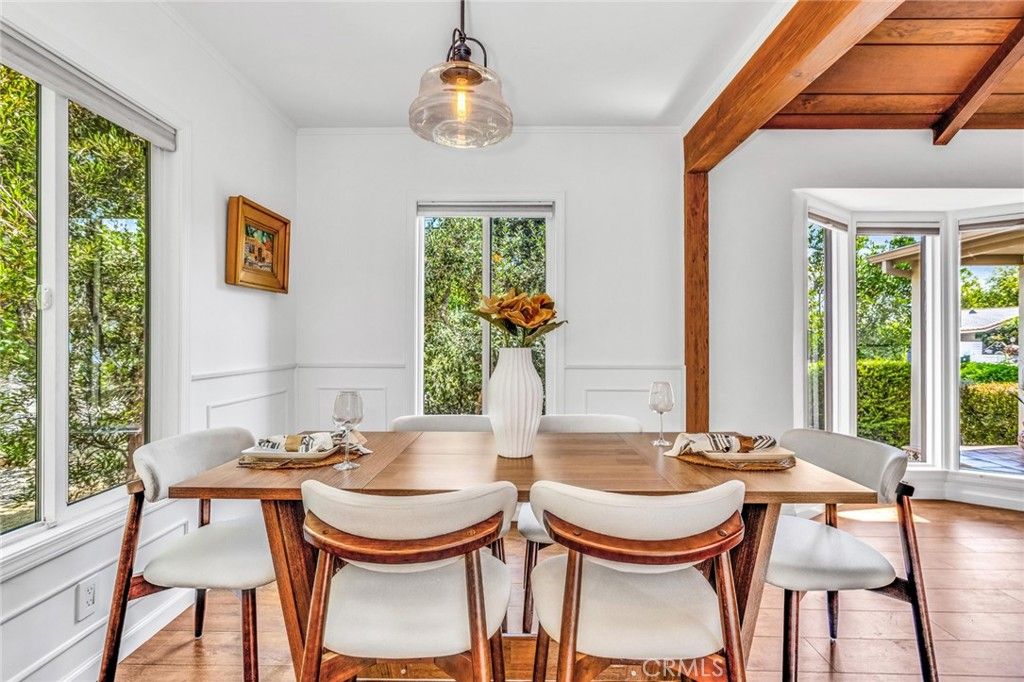 Image 10 of property listing at 12705 Sarah Street, Studio City, CA 91604