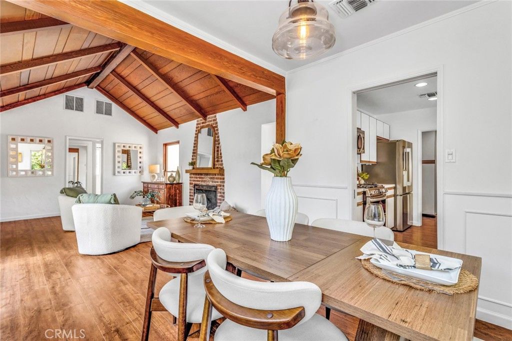 Image 13 of property listing at 12705 Sarah Street, Studio City, CA 91604