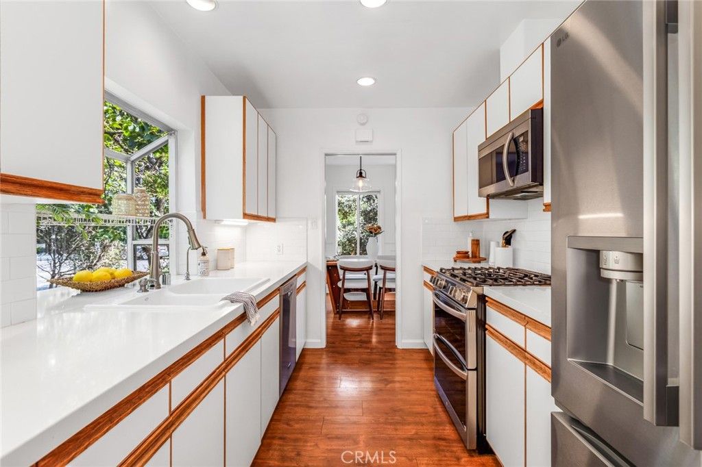 Image 15 of property listing at 12705 Sarah Street, Studio City, CA 91604