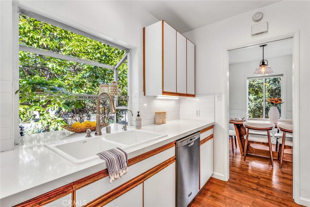 Image 16 of property listing at 12705 Sarah Street, Studio City, CA 91604